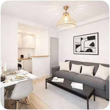 Chic In Passy Steps From The Seine & Trocadero Appartement Parijs