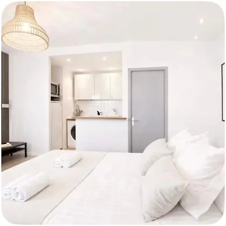 Appartement Chic In Passy Steps From The Seine & Trocadero Parijs
