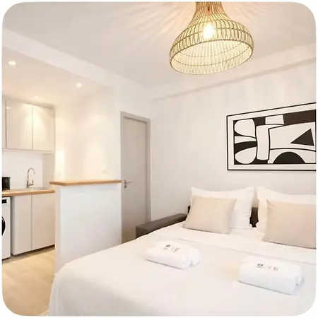 Appartement Chic In Passy Steps From The Seine & Trocadero Parijs